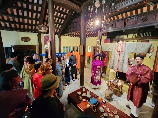 thua thien-hue nguyen dynasty s clothing on display picture 1