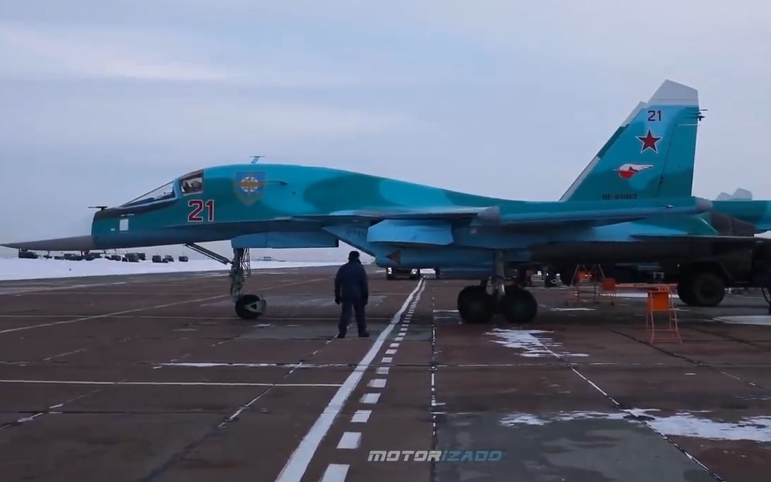 Cận cảnh tiêm cường kích Su-34 của Nga chuẩn bị cất cánh
