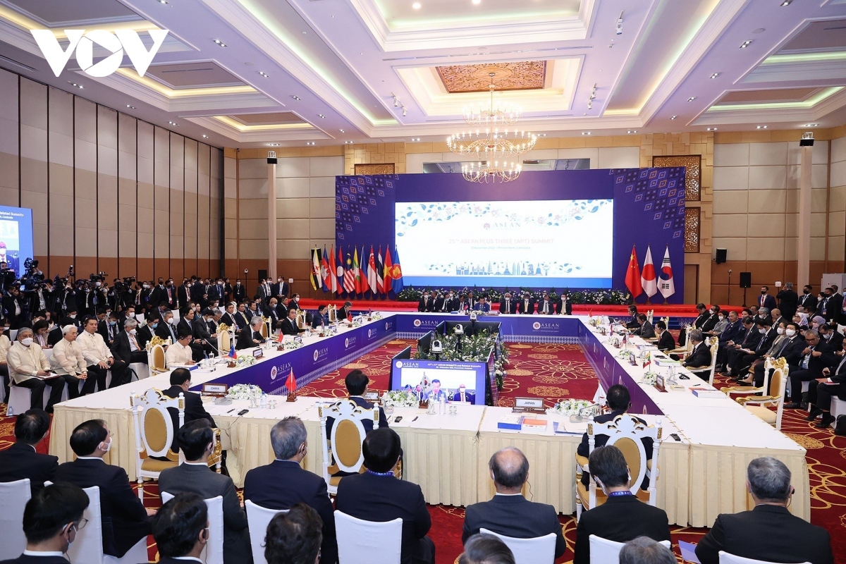 pm attends asean summits with partners in cambodia picture 2