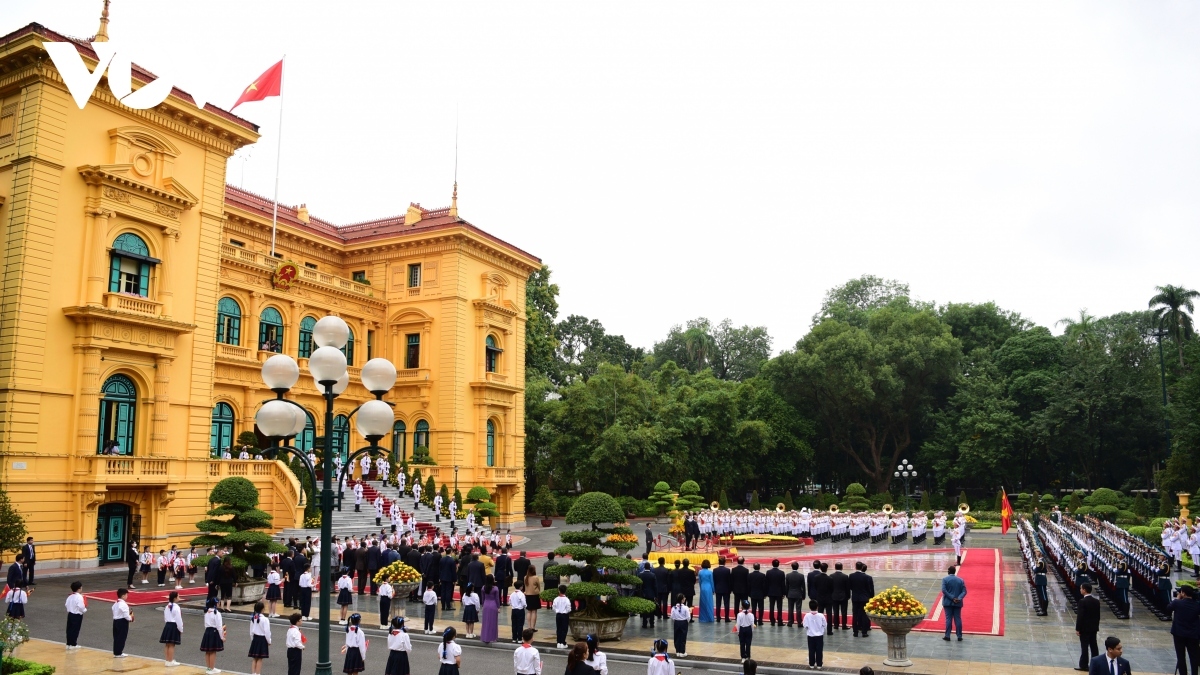 state president hosts welcoming ceremony for ugandan leader picture 2