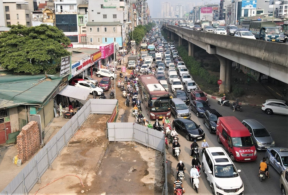 Hà Nội yêu cầu thu hẹp rào chắn, trả lại lòng đường Nguyễn Xiển