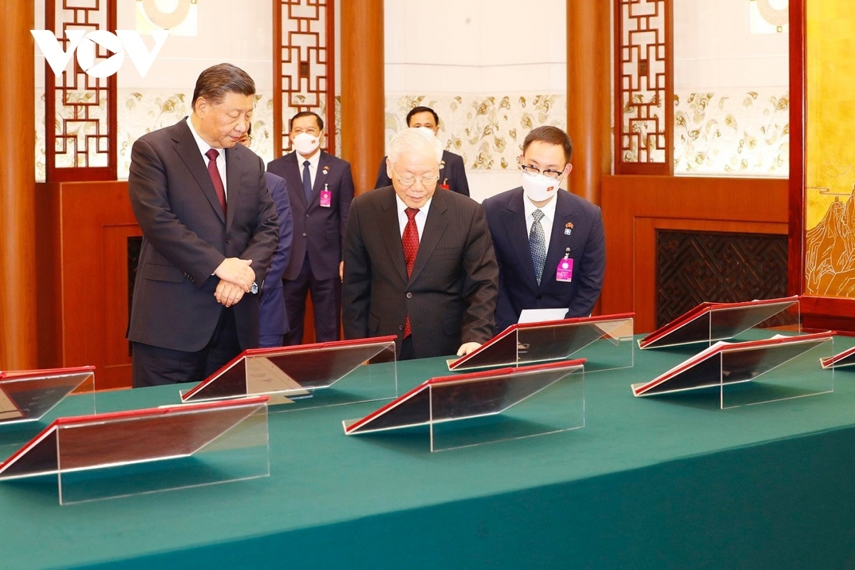 vietnam, china sign 13 cooperation documents picture 1