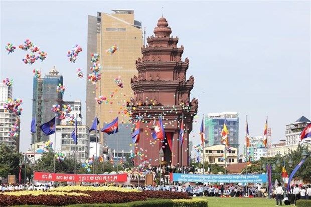 vietnamese party, state leaders send congratulations to cambodia on independence picture 1