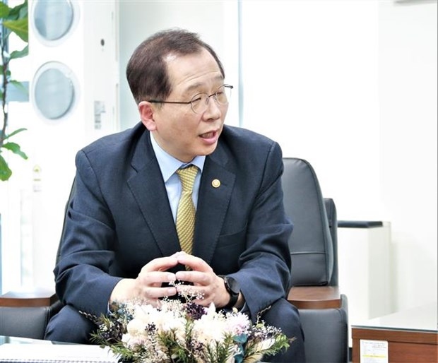vietnam, rok enjoy fruitful maritime, fisheries cooperation minister picture 1