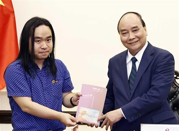 president commends young vietnamese literature talent picture 1 president commends young vietnamese literature talent picture 1