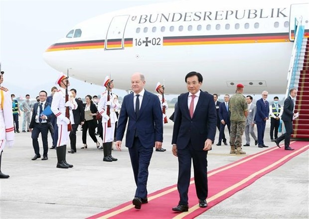 german chancellor arrives in hanoi for official visit to vietnam picture 1