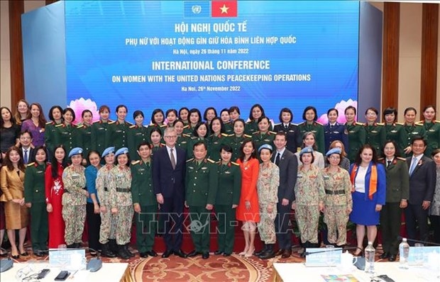 un facilitates women s participation in peacekeeping operations picture 1