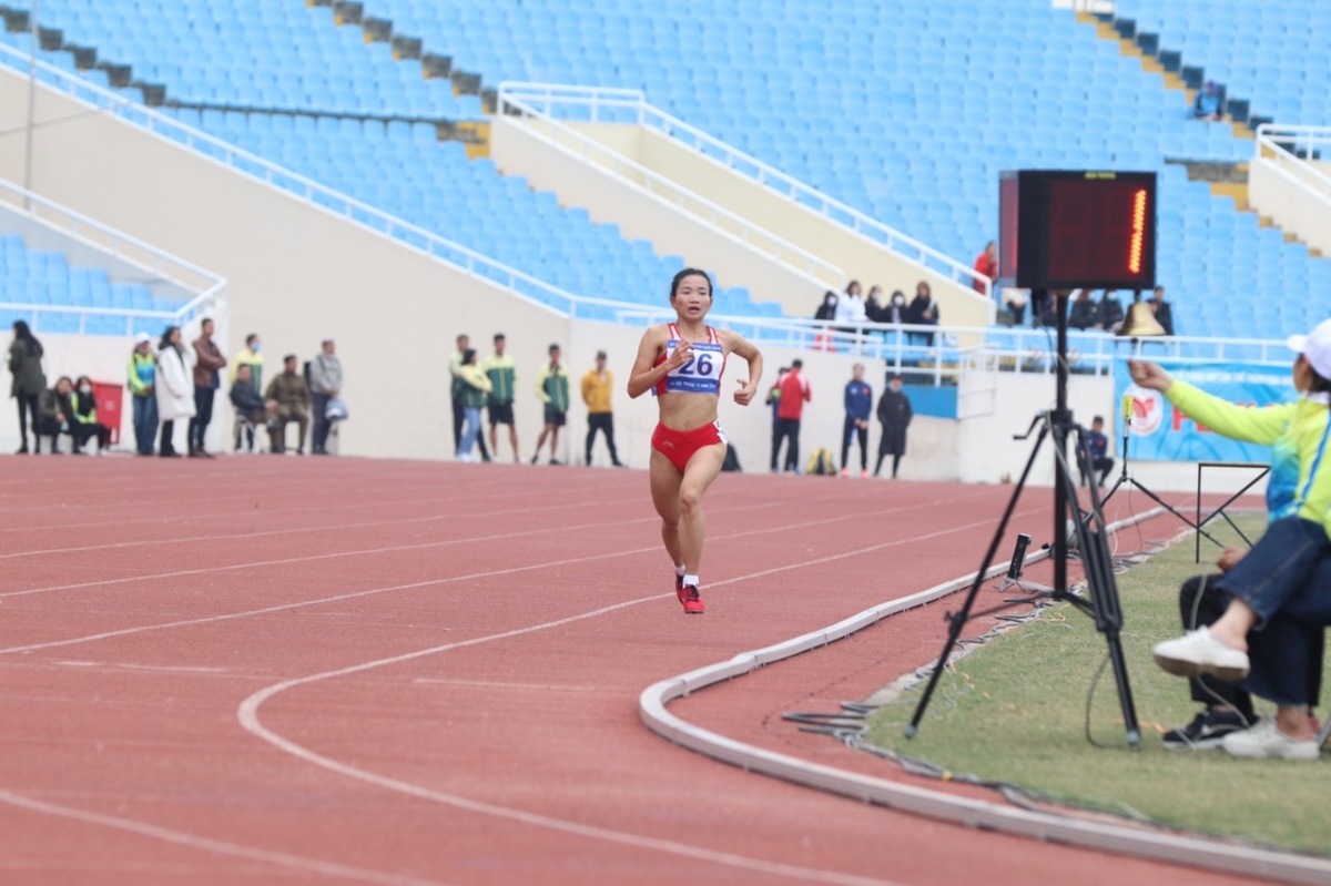 Nguyễn Thị Oanh phá sâu kỷ lục quốc gia, tiệm cận kỷ lục SEA Games chạy 10.000m