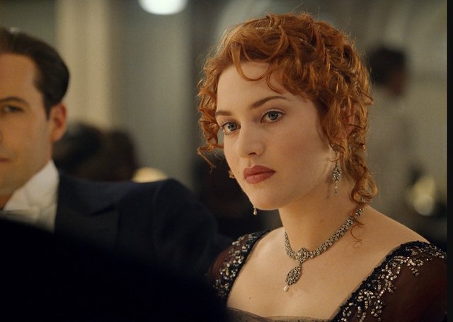 Kate Winslet: "Hollywood là một nơi đáng sợ, ép mọi người theo khuôn mẫu"
