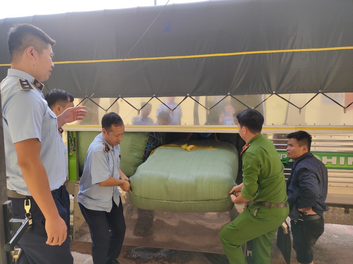 Siết chặt quản lý thị trường ở vùng cao Sơn La dịp cuối năm