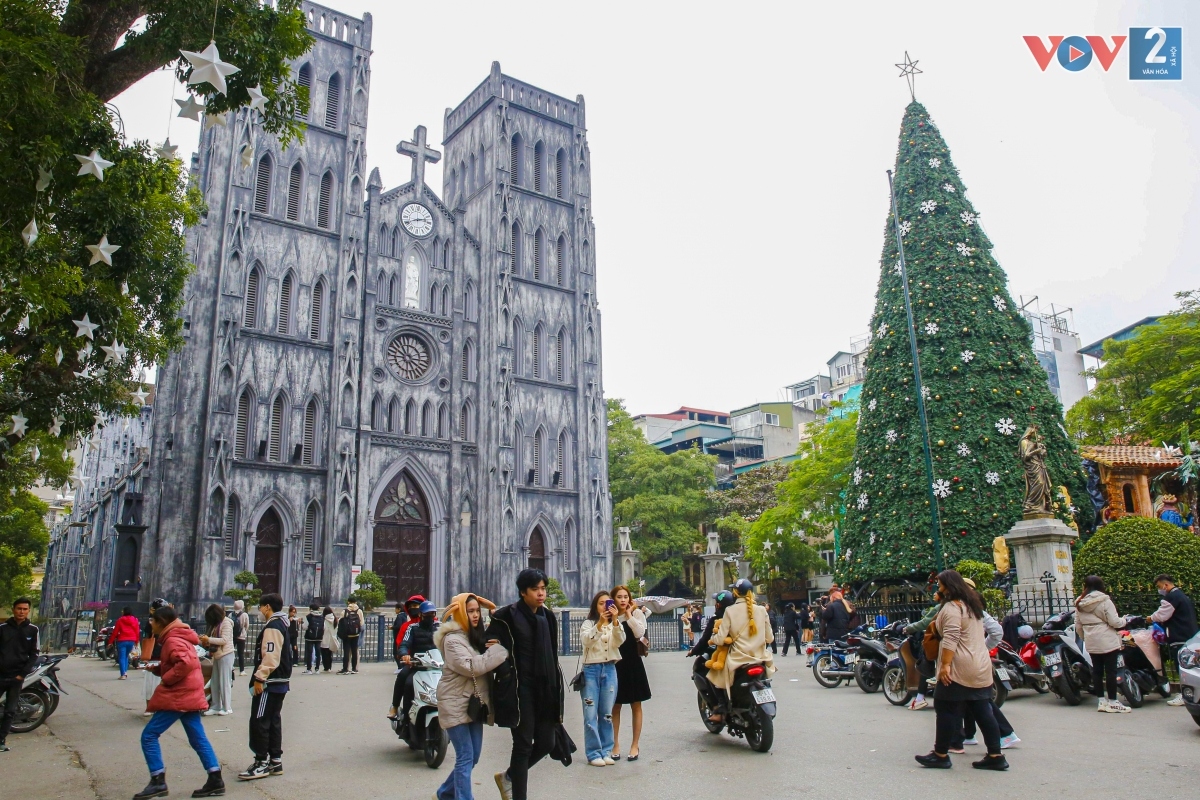 pho phuong ha noi ruc ro chao don giang sinh hinh anh 1