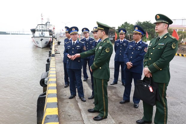 china coast guard delegation visits high command of vcg region 1 picture 1