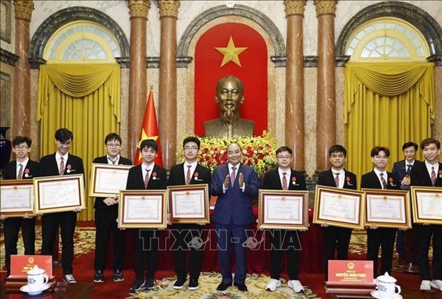 president meets with winners of int l olympiads, sci-tech competitions picture 1 president meets with winners of int l olympiads, sci-tech competitions picture 1