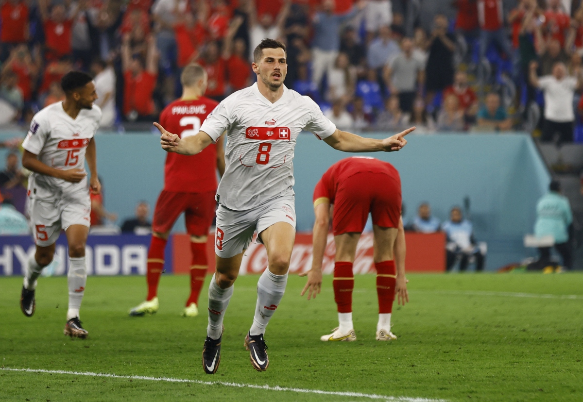 TRỰC TIẾP Serbia 2 - 3 Thuỵ Sĩ: Cơn mưa bàn thắng ở sân 974 - Ảnh 1.