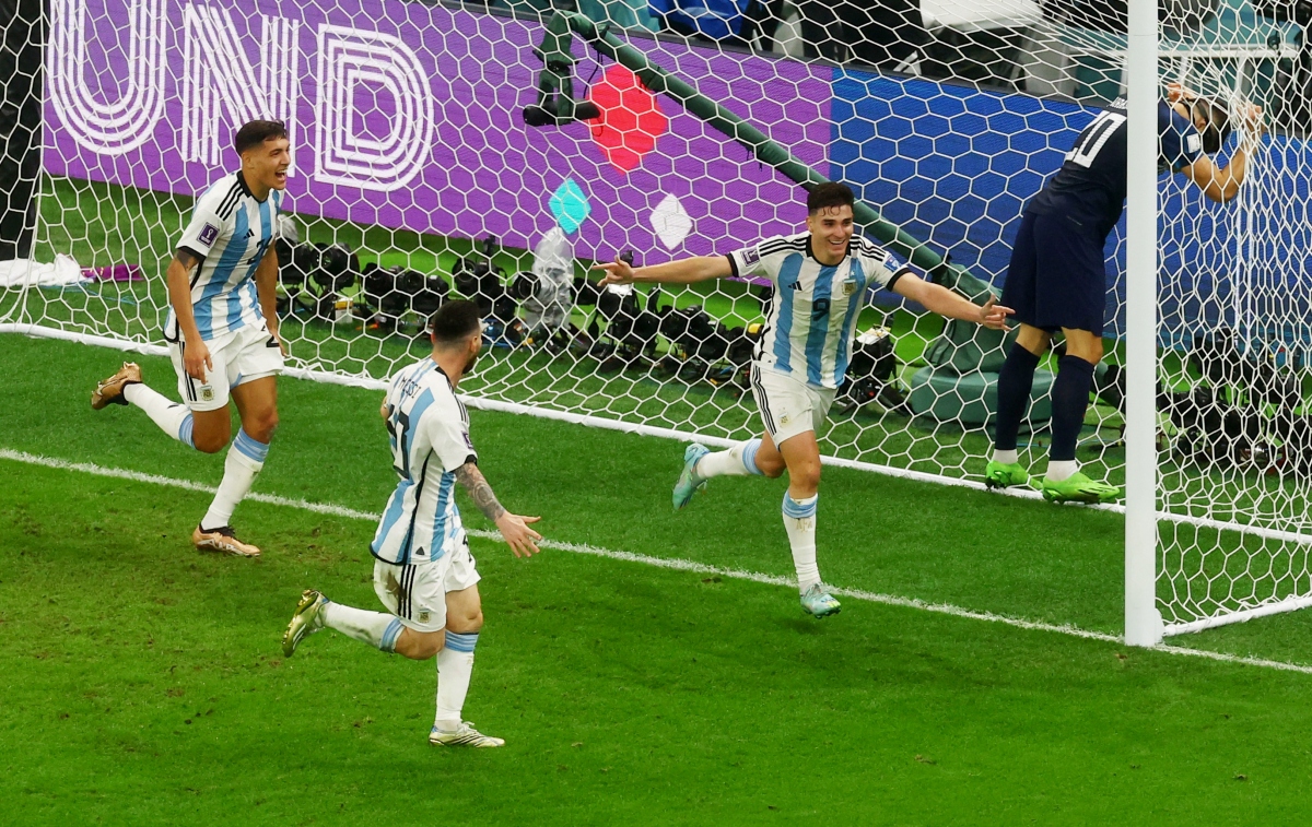 messi va alvarez huy diet croatia, argentina vao chung ket world cup 2022 hinh anh 15