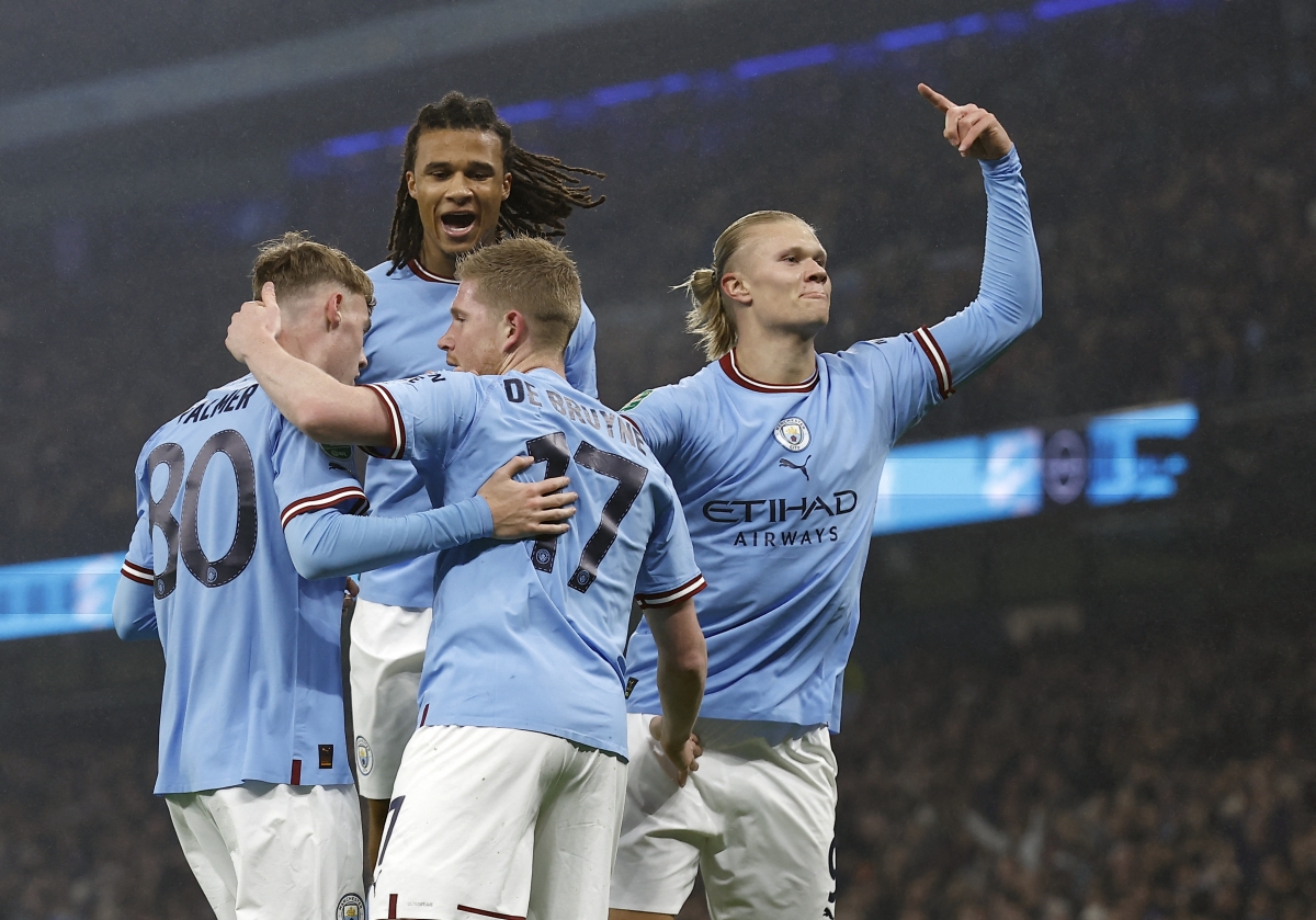 De Bruyne và Haaland tỏa sáng, Man City biến Liverpool thành cựu vương Cúp Liên Đoàn