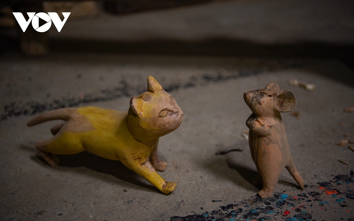 The image of the cat not only features in Vietnamese fairy tales, folk songs, and proverbs, but it is also used in decorative items and souvenirs.