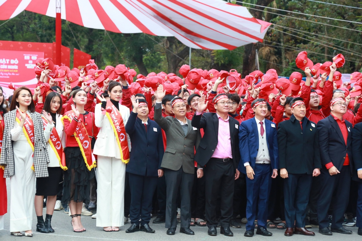 ngay hoi chu nhat Do keu goi hien tieu cau cuu benh nhan sot xuat huyet hinh anh 1