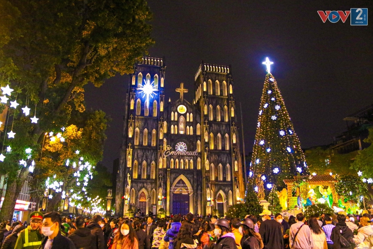 vietnam enjoys post-pandemic period with festive christmas celebrations picture 2