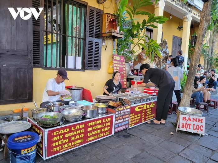 Strolling through Hoi An's Old Quarter in last days of the year