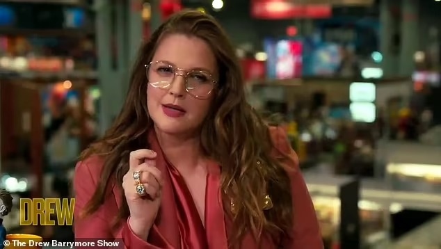 drew barrymore ngay cang khac la o do tuoi u50 hinh anh 7