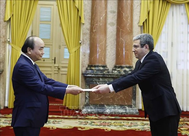 president phuc receives azerbaijani and brunei ambassadors picture 1