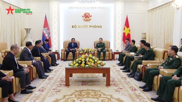 defence minister hosts senior official of cambodian interior ministry picture 1