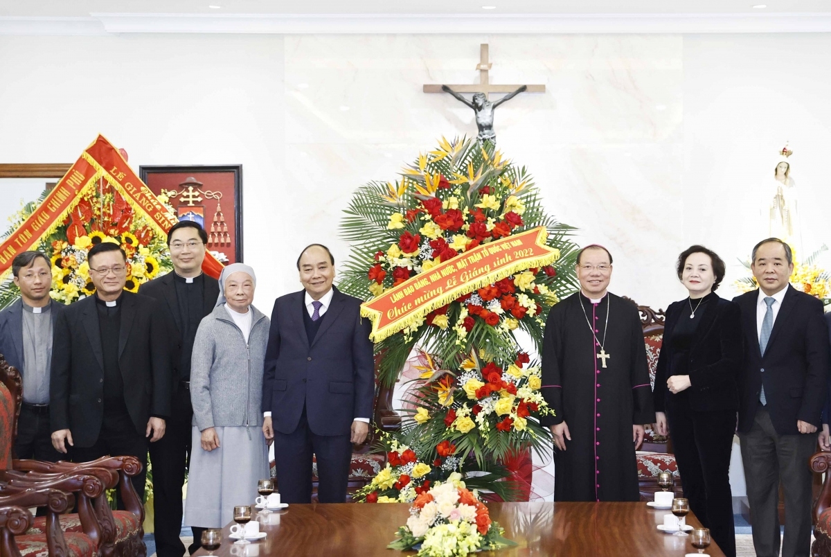 state president pays xmas visit to hanoi archdiocese picture 1