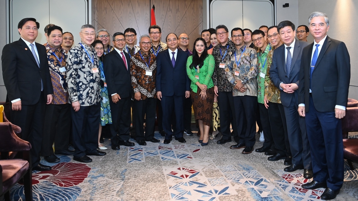 vietnamese state leader receives indonesia-vietnam friendship association president picture 1