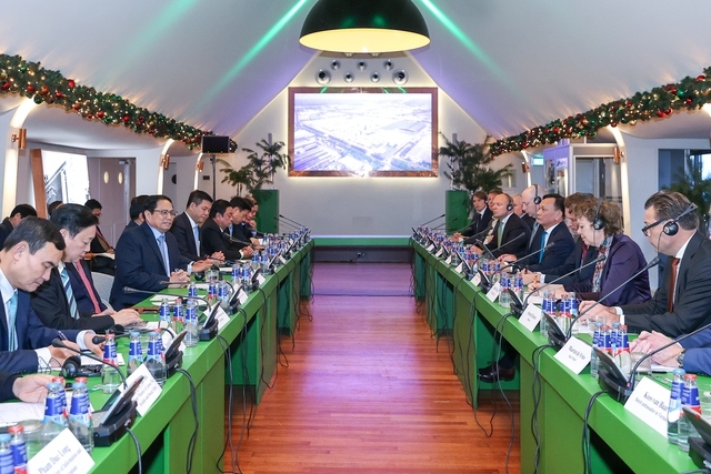 pm holds dialogue with leading dutch businesses picture 3