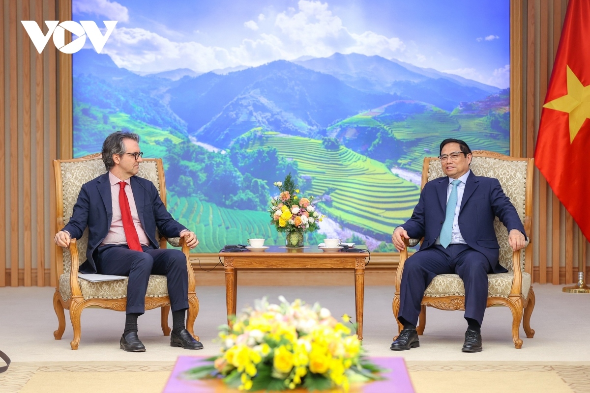 vietnam committed to fighting illegal fishing, pm tells eu ambassador picture 2
