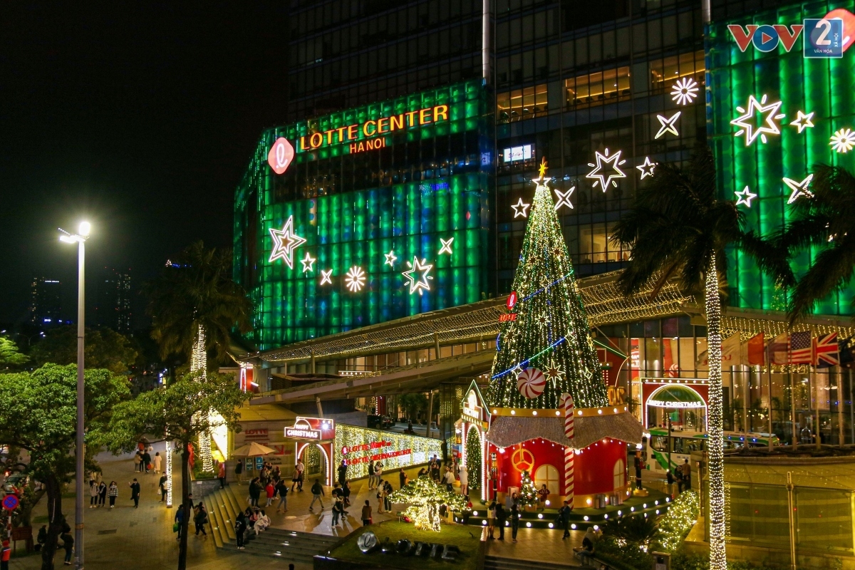 streets of hanoi increasingly busy in buildup to christmas picture 7