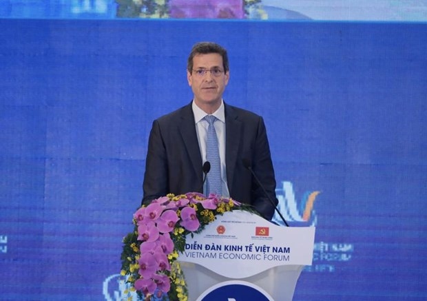 strong performance across spheres boosts vietnam s economy adb country director picture 1