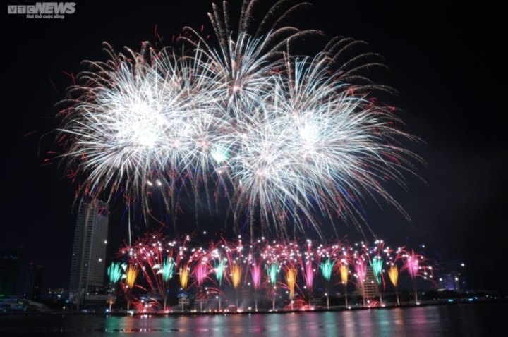 hanoi, da nang to welcome lunar new year with epic firework shows picture 1