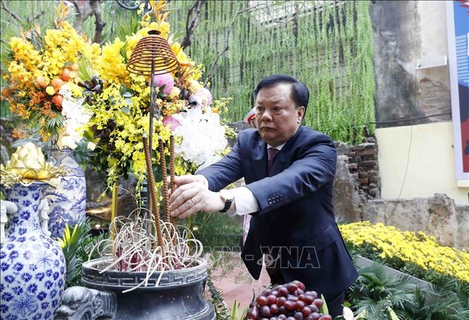 Doan dai bieu tp ha noi dang huong tai Dai tuong niem kham thien hinh anh 1