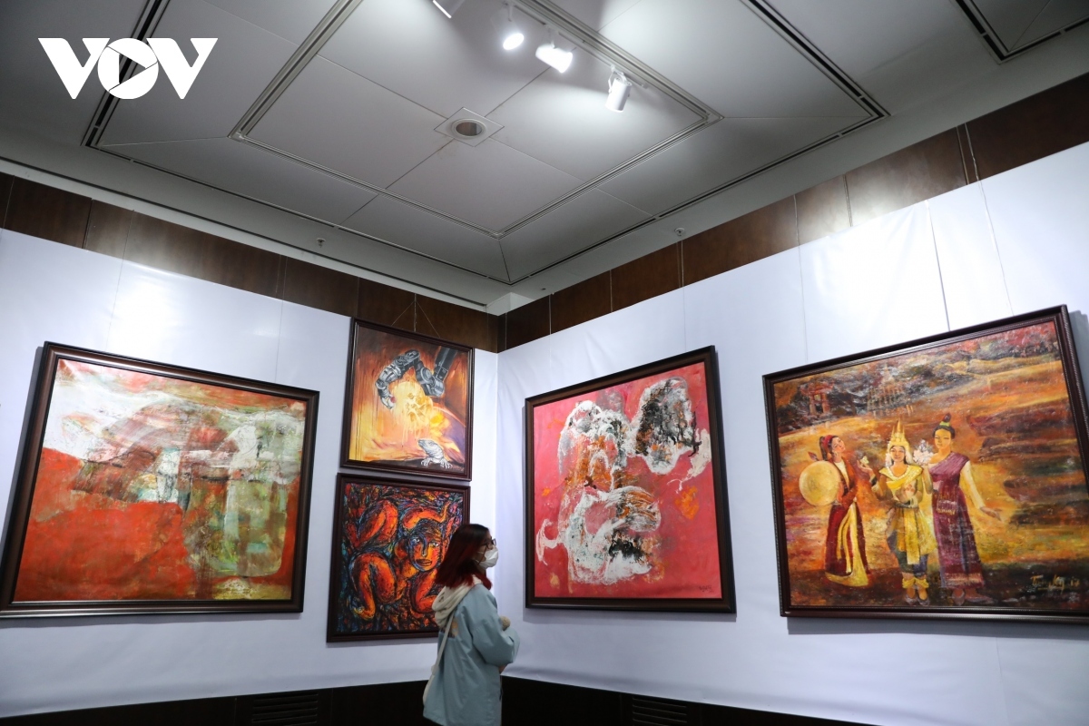 vietnamese and korean artists showcase paintings at hanoi museum picture 4