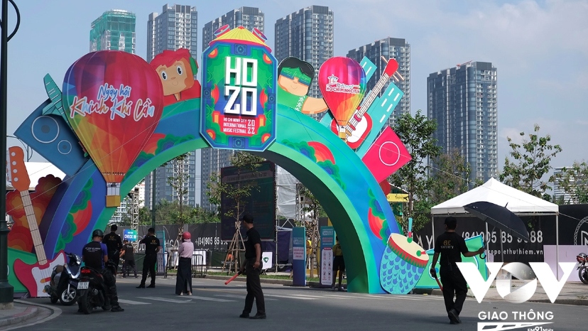year-end hot air balloon festival enthralls visitors in hcm city picture 1