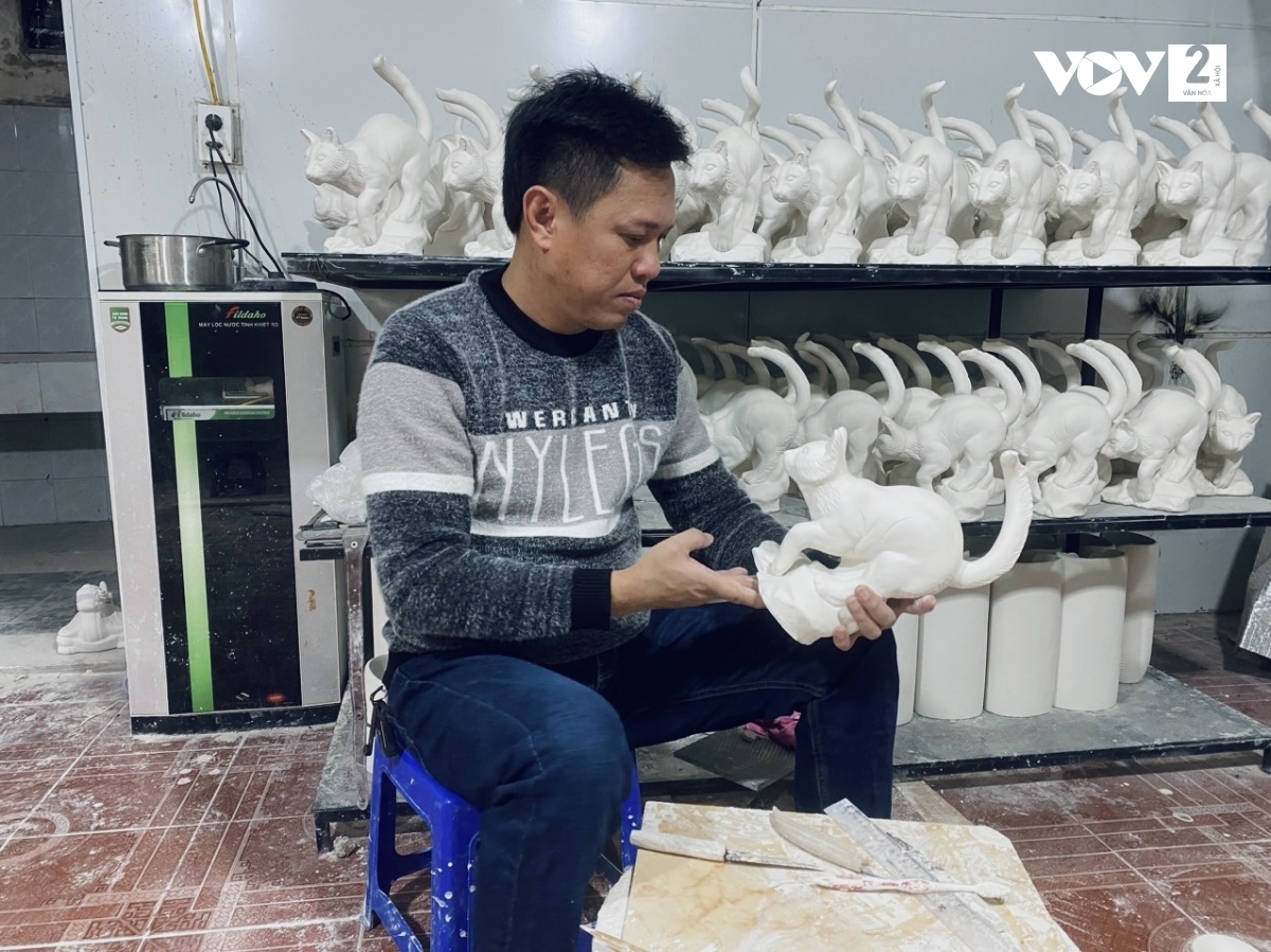 cat-shaped ceramics in bat trang village available ahead of tet picture 12