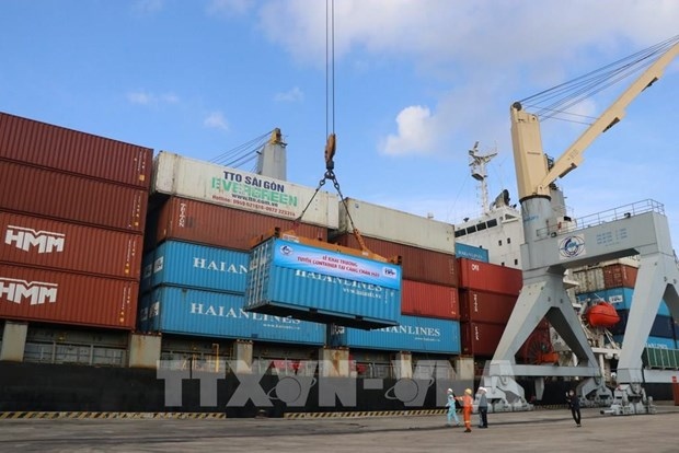 over 733 million tonnes of cargo handled at vietnamese seaports picture 1