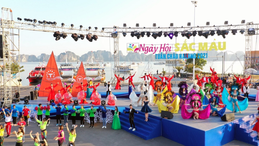 san sang cho carnaval mua dong ha long 2022 hinh anh 1