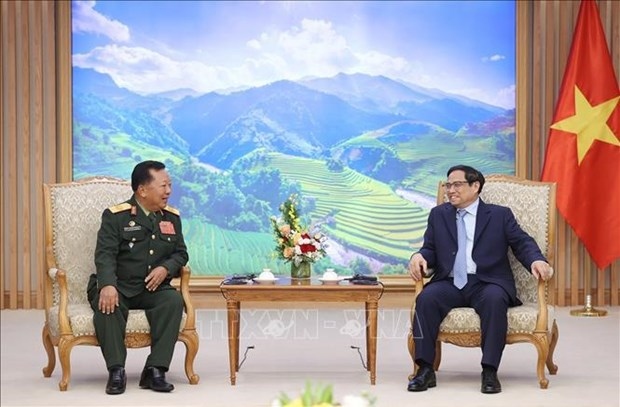 vietnamese leaders receive lao deputy pm, defence minister picture 2