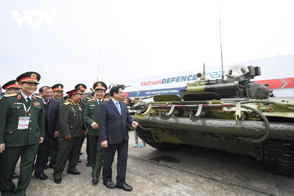 pm chinh attends vietnam international defence expo 2022 picture 11