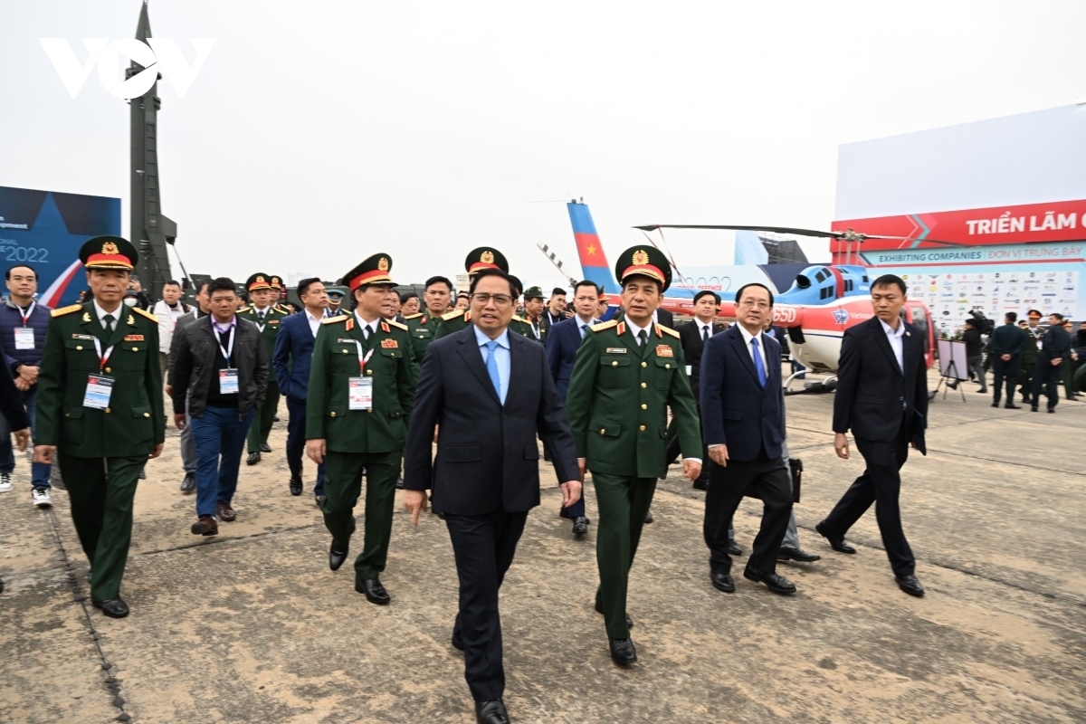 pm chinh attends vietnam international defence expo 2022 picture 3
