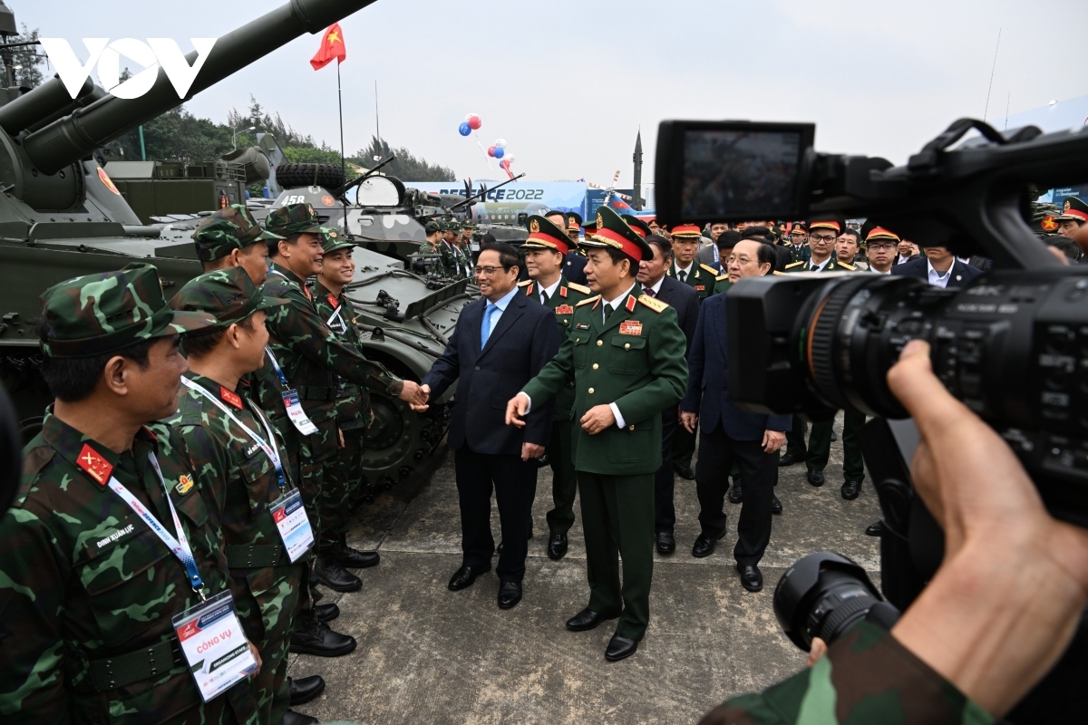 pm chinh attends vietnam international defence expo 2022 picture 6