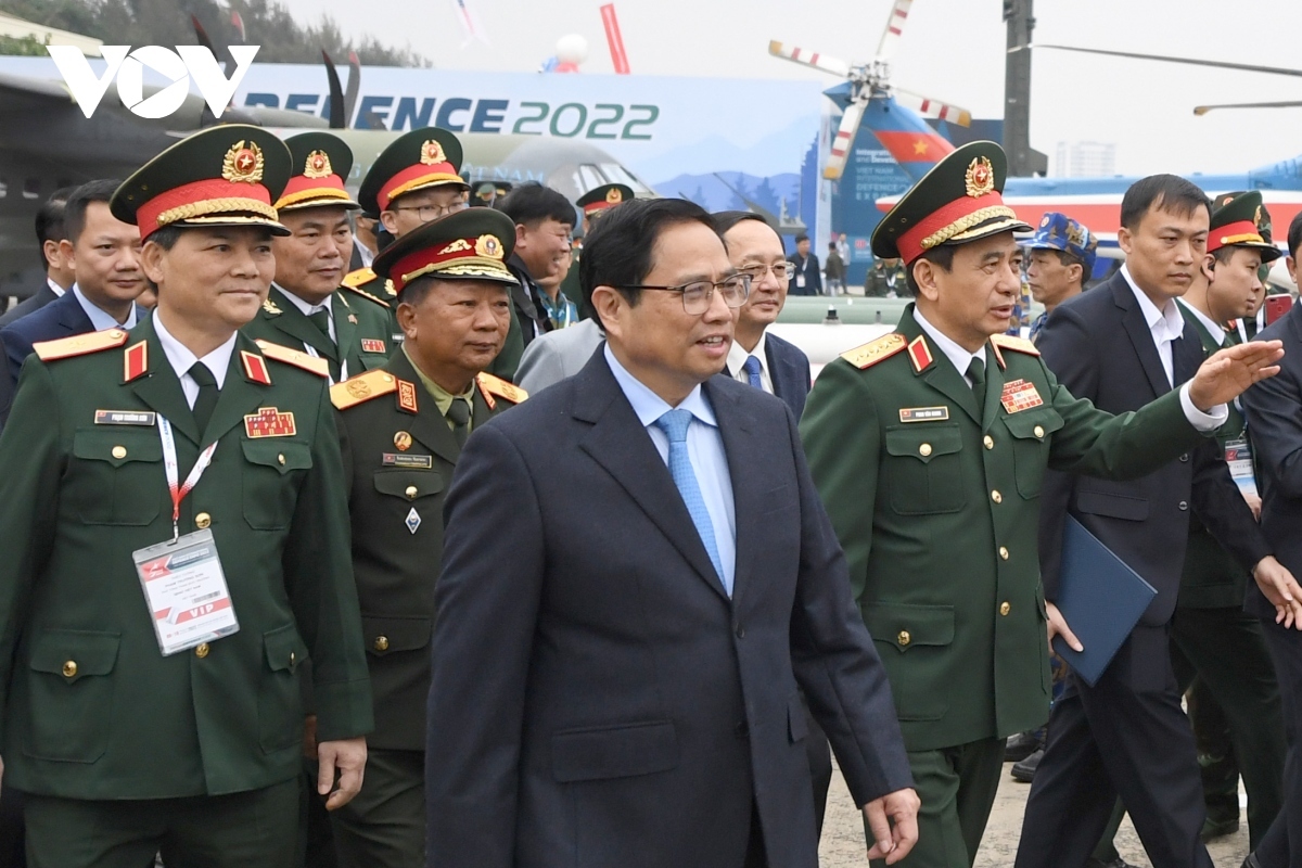 pm chinh attends vietnam international defence expo 2022 picture 8