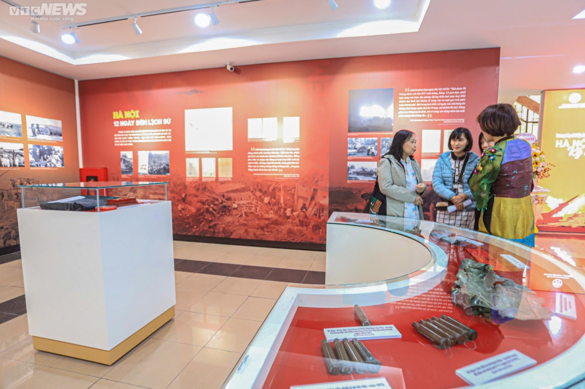 hanoi exhibition marks aerial victory of the 1972 dien bien phu battle picture 8