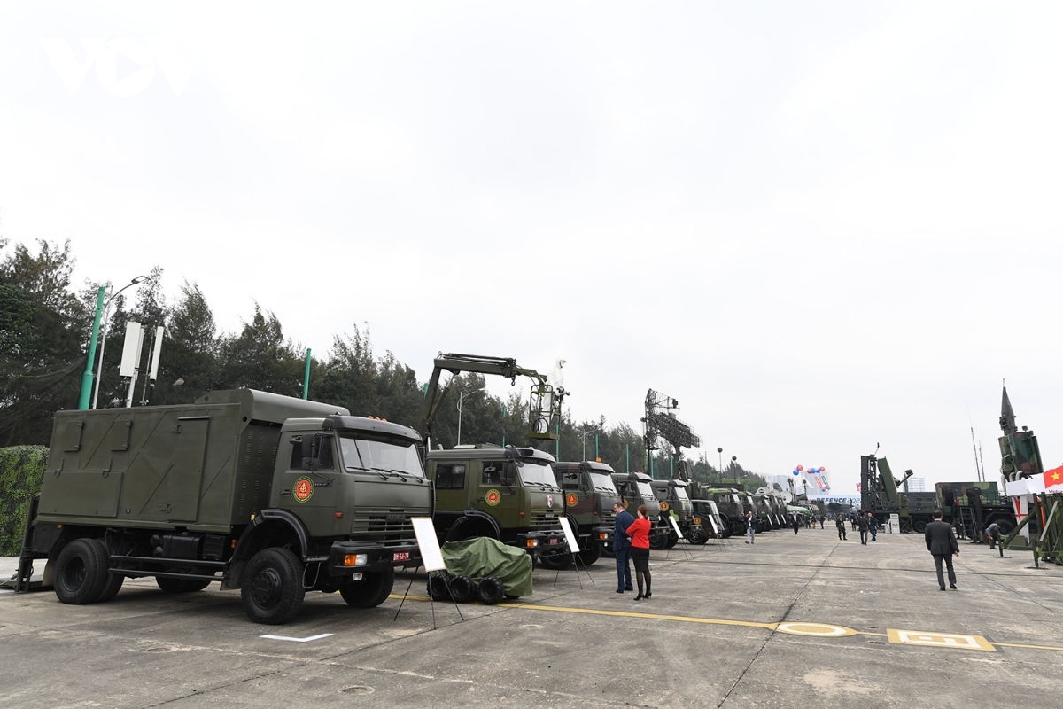 modern vietnamese military weapons exhibited at defence expo picture 9