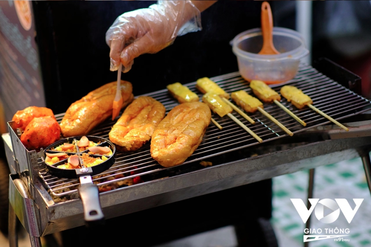 new food street in hcm city bustling after inauguration picture 4