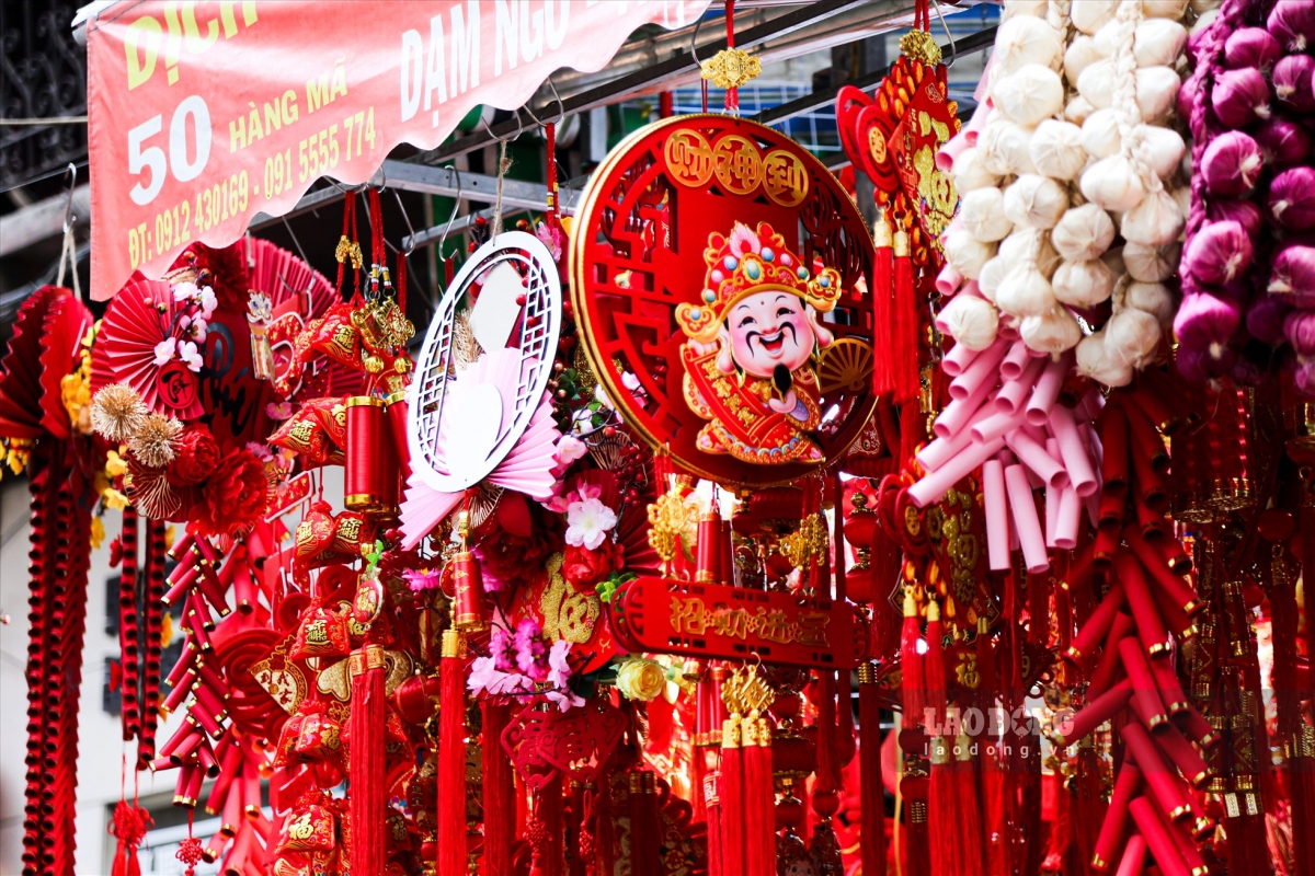 hang ma street decked out in red for tet celebrations after christmas picture 12