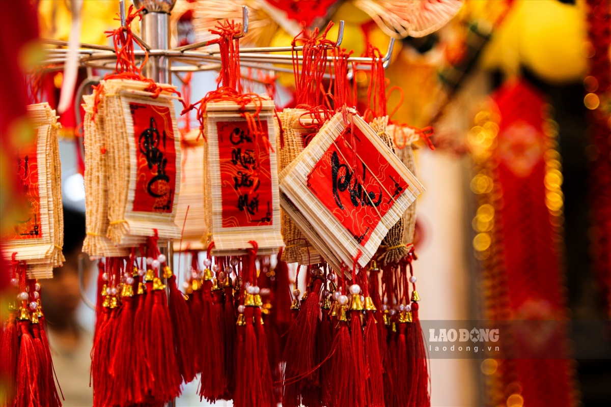 hang ma street decked out in red for tet celebrations after christmas picture 15